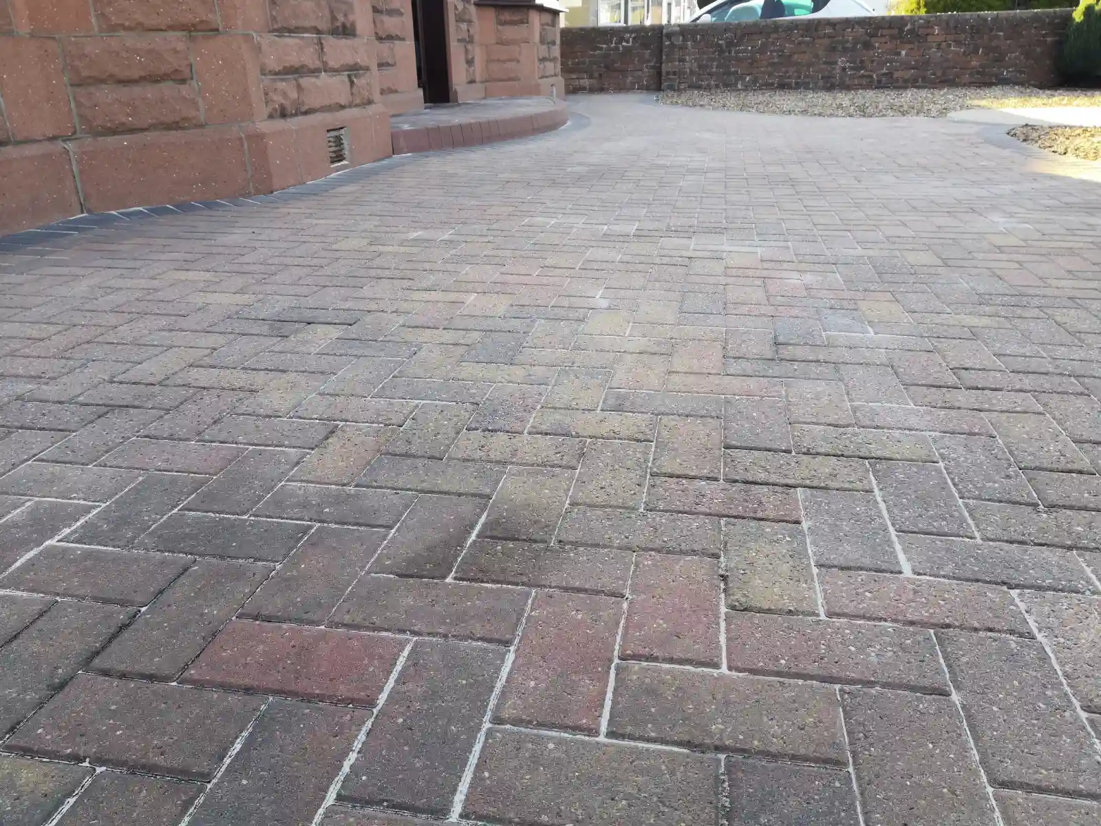 Puhas kivipind pärast kivipesu